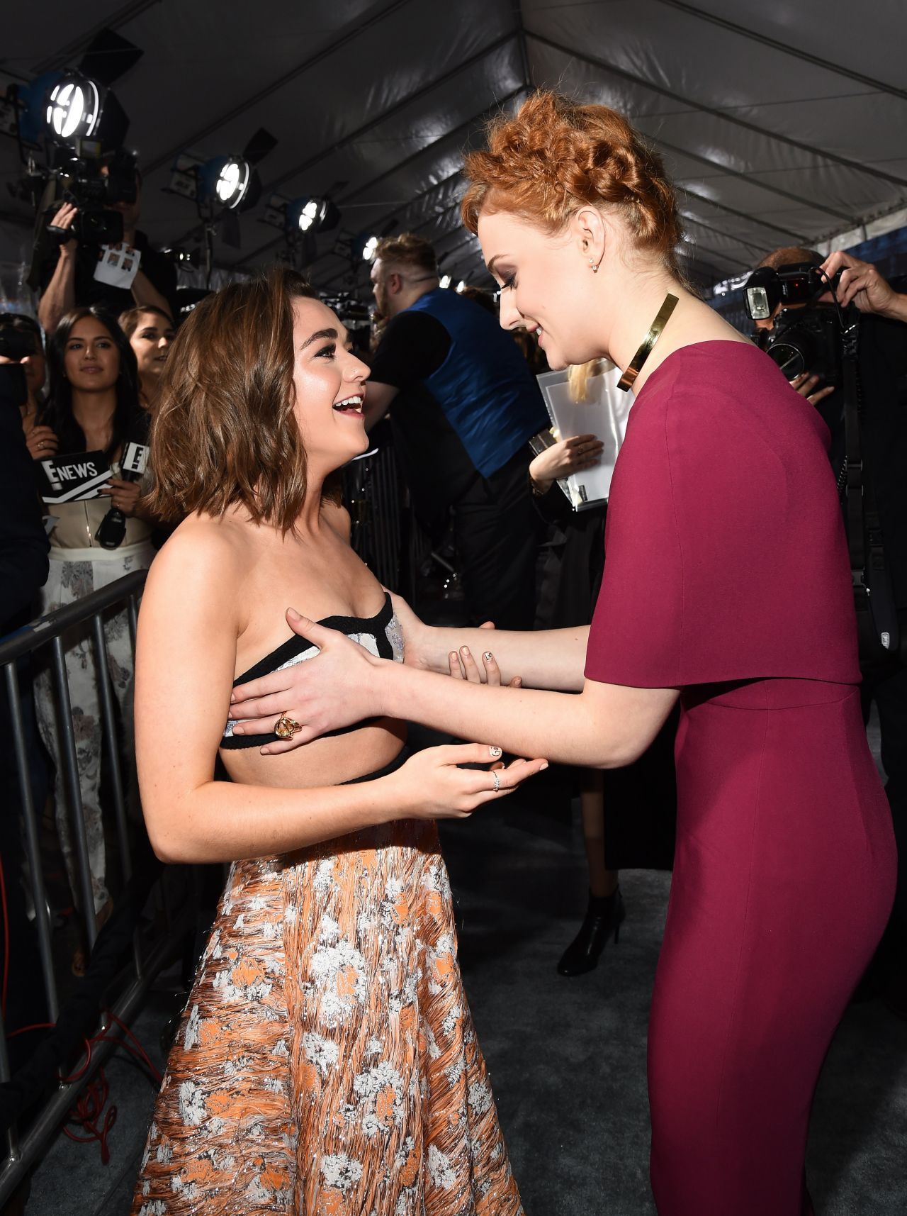 Maisie Williams &amp; Sophie Turner - Game Of Thrones Season 6 Premier. ♥ 