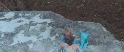 swiftieduh: swiftieduh:  new zealand swifties be hunting for the necklace she threw over the cliff @