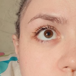 Aaaaand the other eye. (Btw, was NOT disappointed with this product. I am loving it.❤❤❤)  I NEVER post barefaced pics, but I&rsquo;m too sick to be bothered with a full face atm. However, my @tartecosmetics #maneatermascara came today and I have