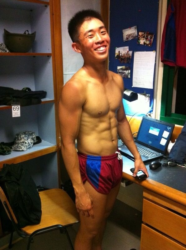 fuckyeahsgbois:  overture69:  fuckyeahdragonboaters:  OCS boii!! loving his hot tan