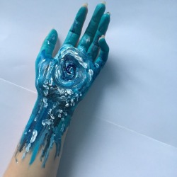 xeptum:Space hand, magical portal 💙✨