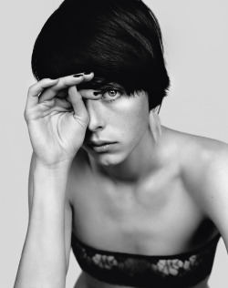 stormtrooperfashion:  Edie Campbell by Alasdair
