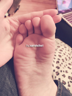 sarahsfeet:  Don’t my soles look so tasty,