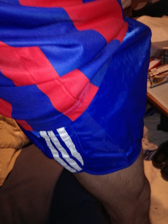 sportgearlover:  nylonshinyshorts:  sportgearlover: sexy  