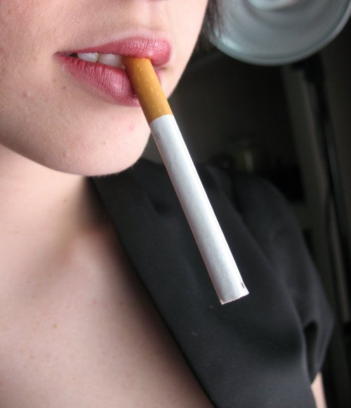 smokercentral: Smokey_Lips_by_ErinnxStaticx