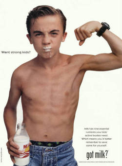 kagekubi:  gotitforcheap:  dinuguan:  what the fuck  ah yes, child actor frankie muniz, known by all for his strength and muscular build   frankie muniz drank a gallon of milk outside a walmart and beat the shit out of me and keyed my car 