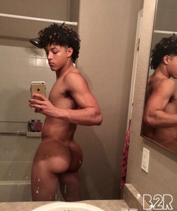 luvphattazz:  egyptiangodd:  ulikeass:    Damn  Extra small waist with dumb fat ole