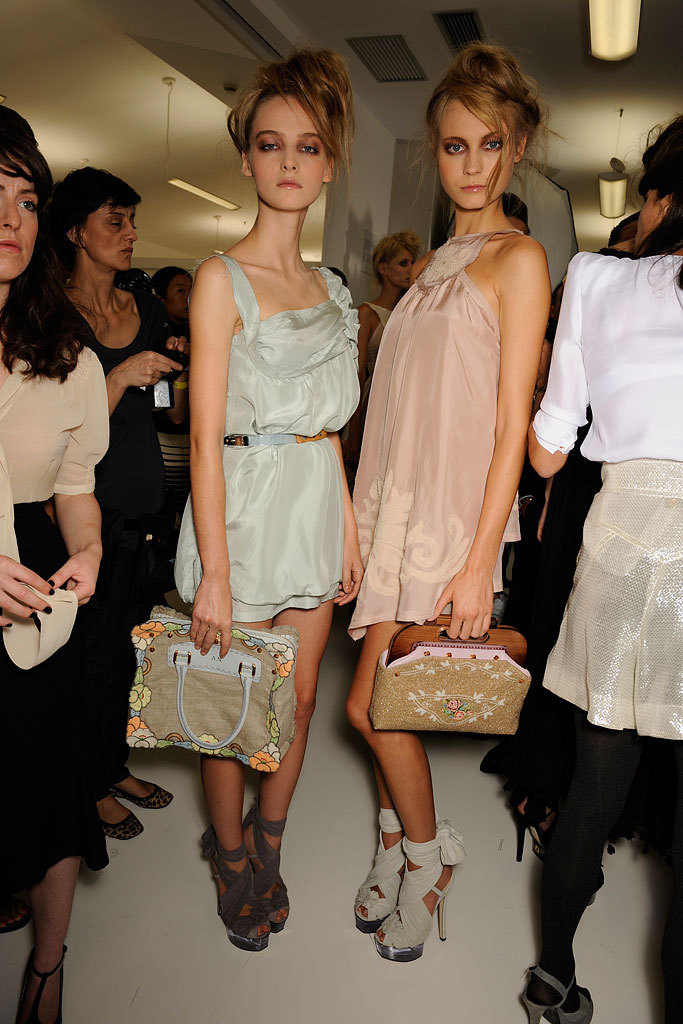wildwillo:  prada-milahno:  Backstage at Fendi Spring 2010 Ready-to-wear   Babes