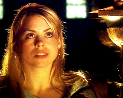 billieviperarchive:One Scene Per Episode - Doctor Who1x01 “Rose”