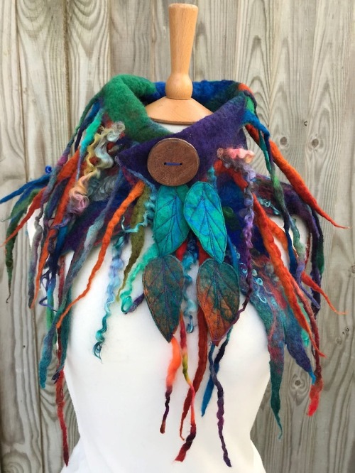 sosuperawesome:Hand Felted AccessoriesFolk Owl on EtsySee our #Etsy or #Felt tags