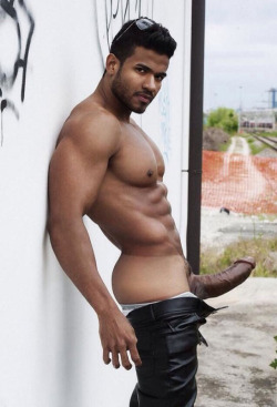 bigpenisboys:  bigpenisboys.tumblr.com