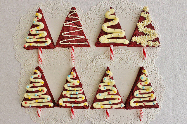afrogrrrlxvx:  thecakebar:  Red Velvet Brownies  I’m going to have to veganize