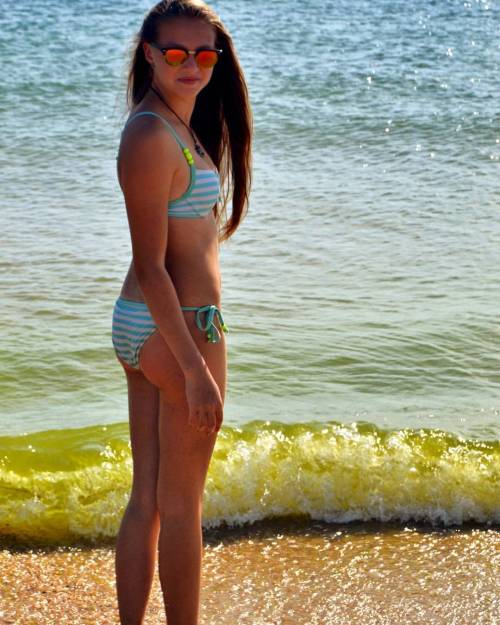 #sealbeach #bikinigirl #girlonbeach #beachgirl #bikinibabe #beachbabe #cheapsunglasses #teengirl(at 