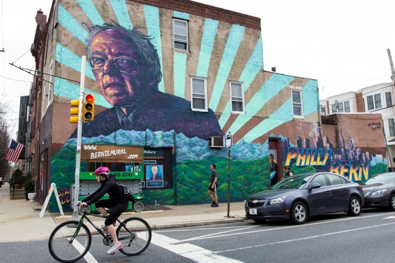 kimreesesdaughter:  restlesscontradiction:  rallyforbernie:  Bernie Sanders murals