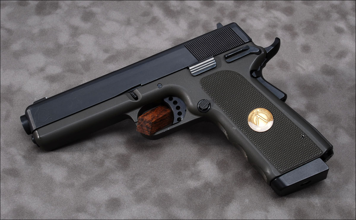 gunrunnerhell:  Alchemy Arms Spectre If a Glock and 1911 were to get into a fight