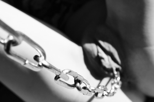 intimeff: In chains