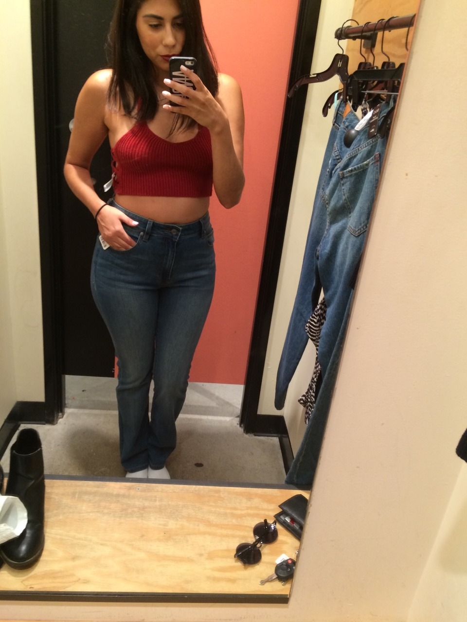 kammile:  Feeling myself in the fitting room ðŸ‘–ðŸ‘š  Send your own changing