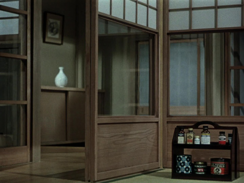 ozu-teapot:Ozu Interior #87Equinox Flower - Yasujirô Ozu - 1958