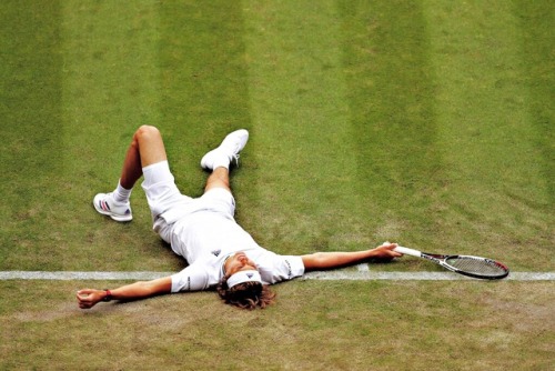 zverevdaily:Alexander ‘sleeping beauty’ Zverev – Wimbledon 2018, R2