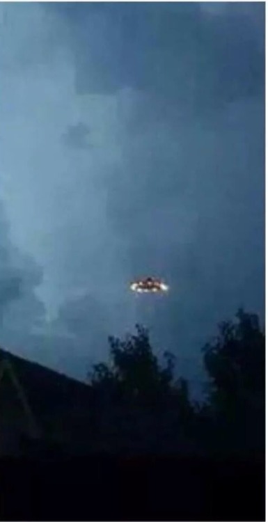 Sex vulturesintrees:  anythingufo:  Mass UFO pictures