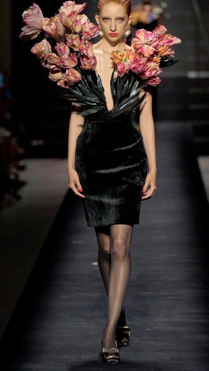 ruched:  Schiaparelli Fall 2022 Couture