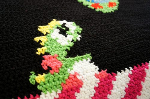 it8bit:  Bubble Bobble Inspired Afghan This Bubble Bobble inspired afghan measures at roughly 6’ 1" wide and 6’ long, it’s been crocheted with love and acrylic yarn. Check out the full gallery here.  Created by Ana Petree Garcia | Shop