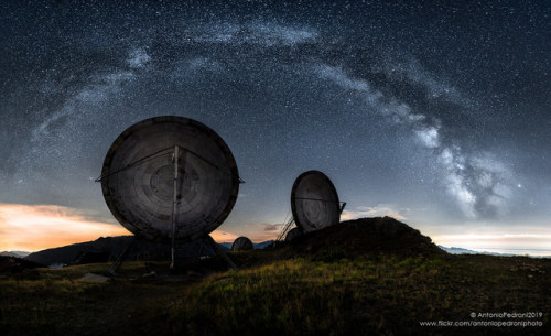 Monte Giogo and stars by antoniopedroni photo Panoramica di 21 foto con sony a7iii+sony 28mm F2 Le p