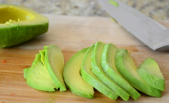 healthy-free-soul:  holy moly thats one beautiful avocado