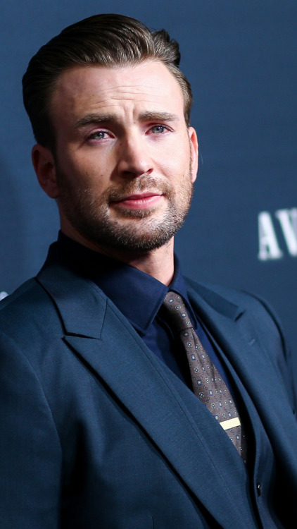 lockscreensmarvel: Chris Evans lockscreens. (requested)•Like or reblog if you save•Pe