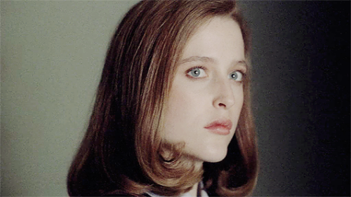 scullysgirlfriend:  favorite episodes of The X-Files ↳ 1.01 || Pilot“Do you believe in the existence of extraterrestrials?”“Logically, I would have to say n o.”