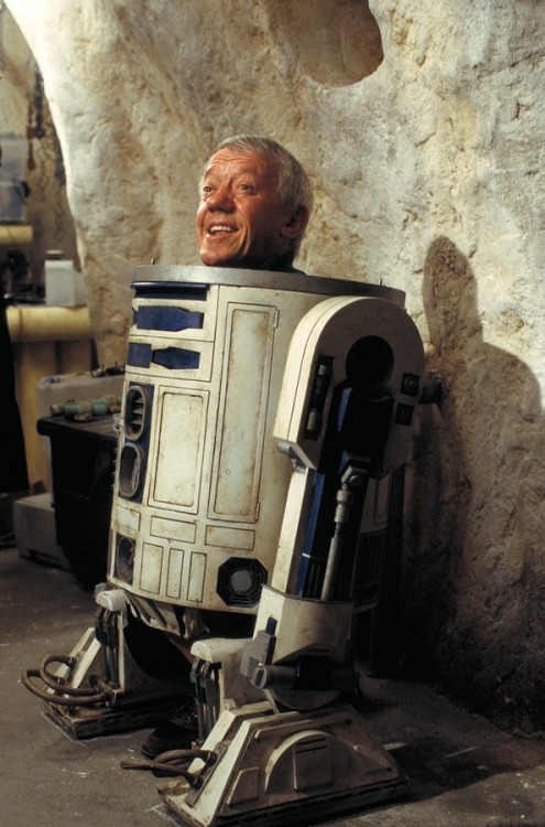 starwars:Today we lost a dear friend. We’ll miss you, Kenny Baker.