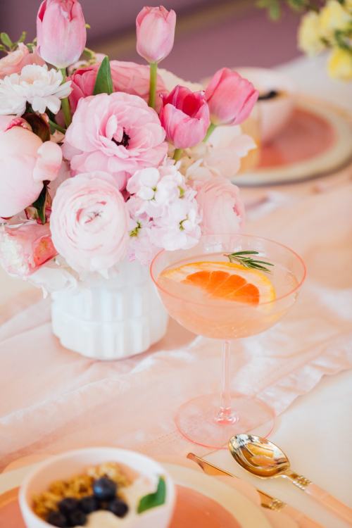 A Perfectly Pastel Easter Table Idea  // Sugar &amp; Cloth♥ Follow For Recipes, DIYs, Ect. ♥