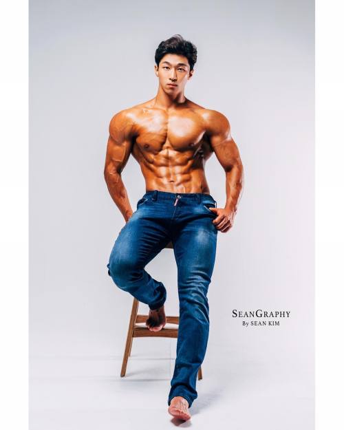 Sex Ripped Asian Hunk pictures