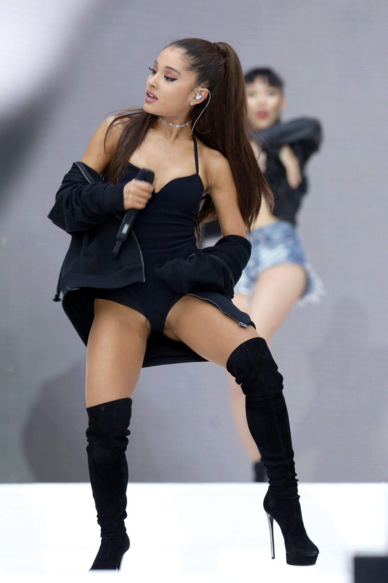 Ariana grande 2016