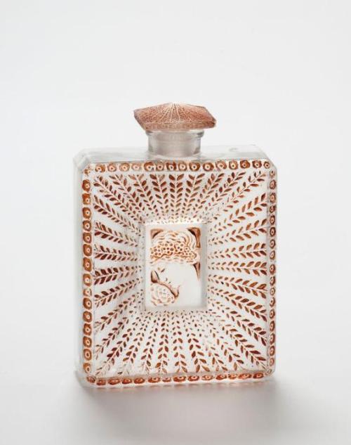 René Lalique, perfume flacon “La Belle Saison”, 1925. Made by Houbigant, Paris. Museum für Gestaltun