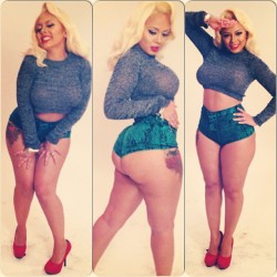 azzstupidphat:   YOLIE MONROE 