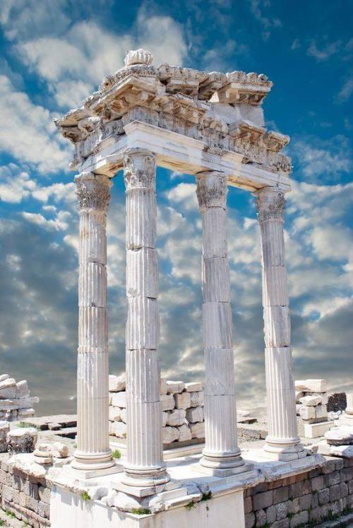ancientorigins: Pergamum, ancient Greek city in Aeolis (Bergama, İzmir Province, Turkey)