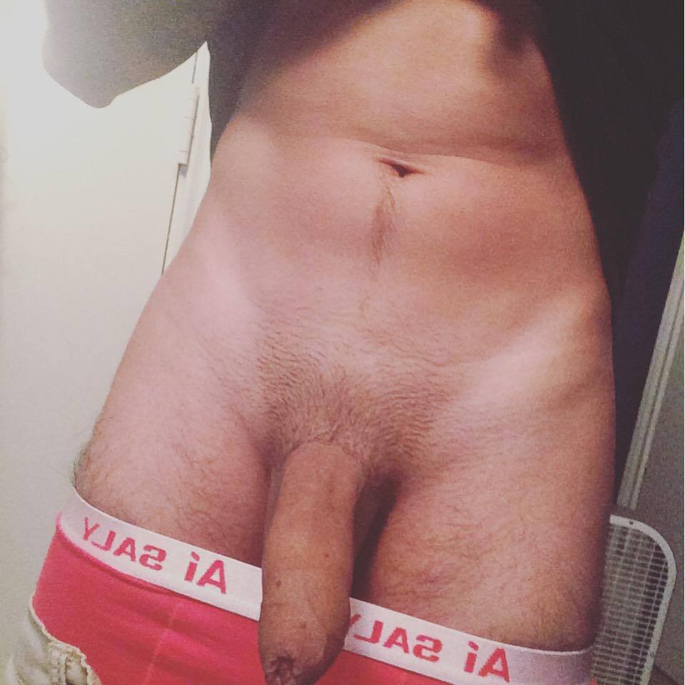 betosbackalley:  Thanks Marco for the hot photos!  Marco just opened up a new blog