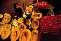 unrar:  Fruit for sale at the market of Port Louis, Mauritius, 1992, Bruno Barbey.
