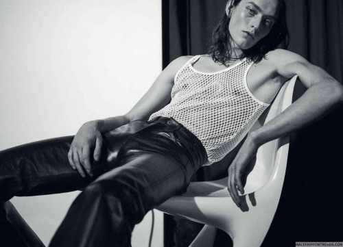 ESSENTIAL HOMME &ldquo;After Party&rdquo; feat. Erik Kettschick y Léopold Conil by Ni