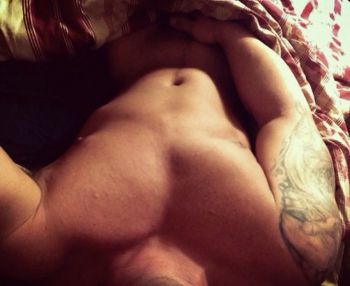 domsirdaddy:  Happy SundayFunday Tumblr :-) It’s been a great weekend. Let’s try to finish off with a bang😏  I wanna be that hand & definitely finish with a bang! 😏 -fms