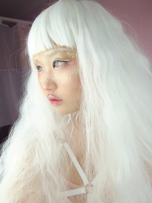 michellemoe: tried something new *v*White loli harness Wig