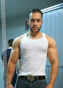 vergassonora:  Alejandro Hernández Ramírez de Nogales, Sonora, riquísimo hetero de 30 años