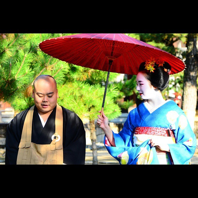 geisha-kai:  November 2014: maiko Mikako met a Buddhist monk by @scm83772 on Instagram