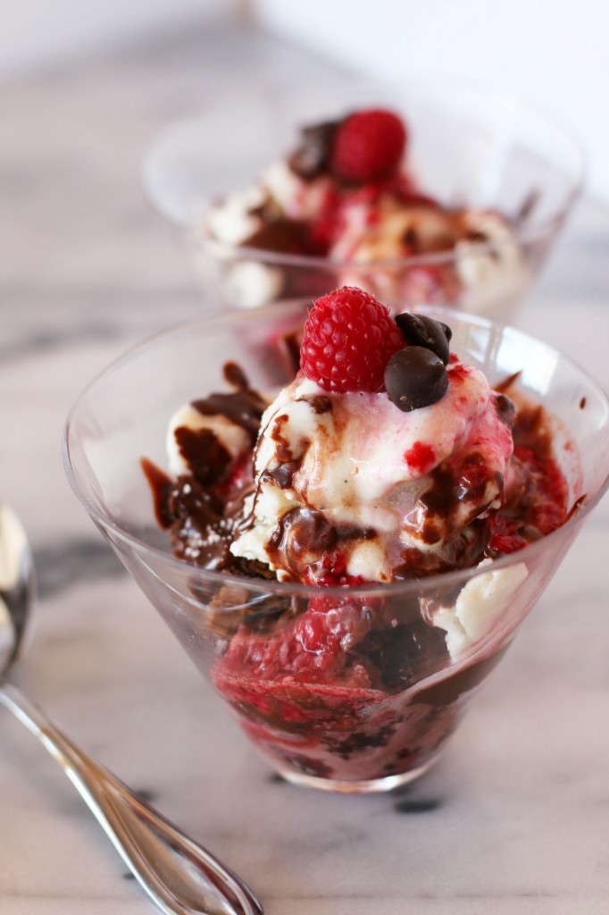 do-not-touch-my-food:  Raspberry &amp; Chocolate Salted Brownie Sundaes