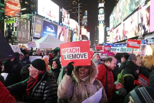 popolitiko:Protesters rally for ImpeachmentThousands Brave Cold And Rain To Protest In Favor Of Trum