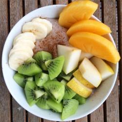 healthyhandsomelife:  #schleimdestages was ricepudding with kiwi fruits, pear, banana and a persimmon 😋 i love the fruits of the Season 🌱🍐   #vegan #veganfood #veganfoodshare #veganforlife #oats #oatly #oatmeal #porridge #breakfast #highcarb