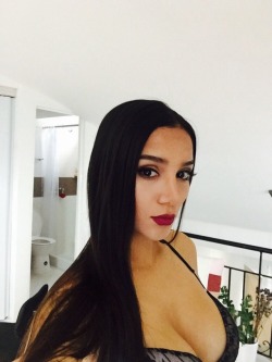 pussyconnoisseur6996:  Sexy Spanish chick 😊