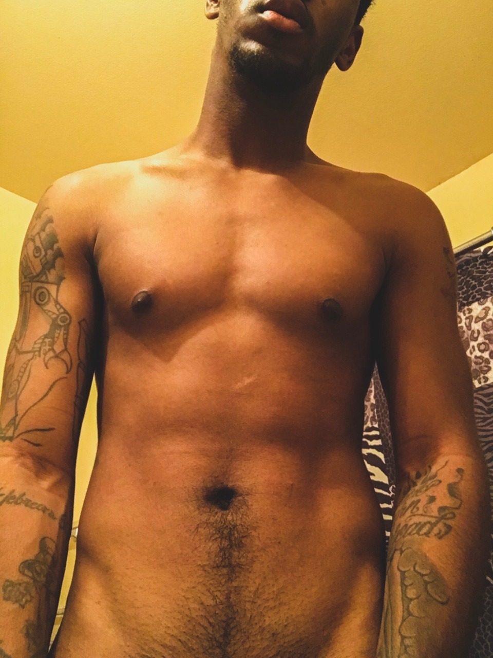 strokedaddykanee:  Heard you had a sweet tooth for 🍫😉