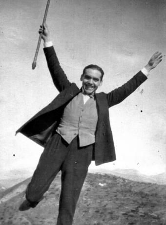 malditosescritores:    Federico García Lorca en 1925 fotografiado por Luis Buñuel  